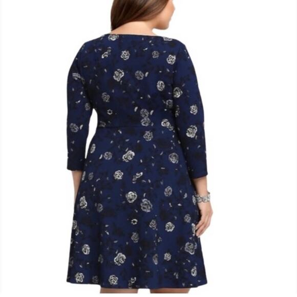 Torrid Blue Floral 3/4 Sleeve Skater Dress Sz.2 - Picture 4 of 15